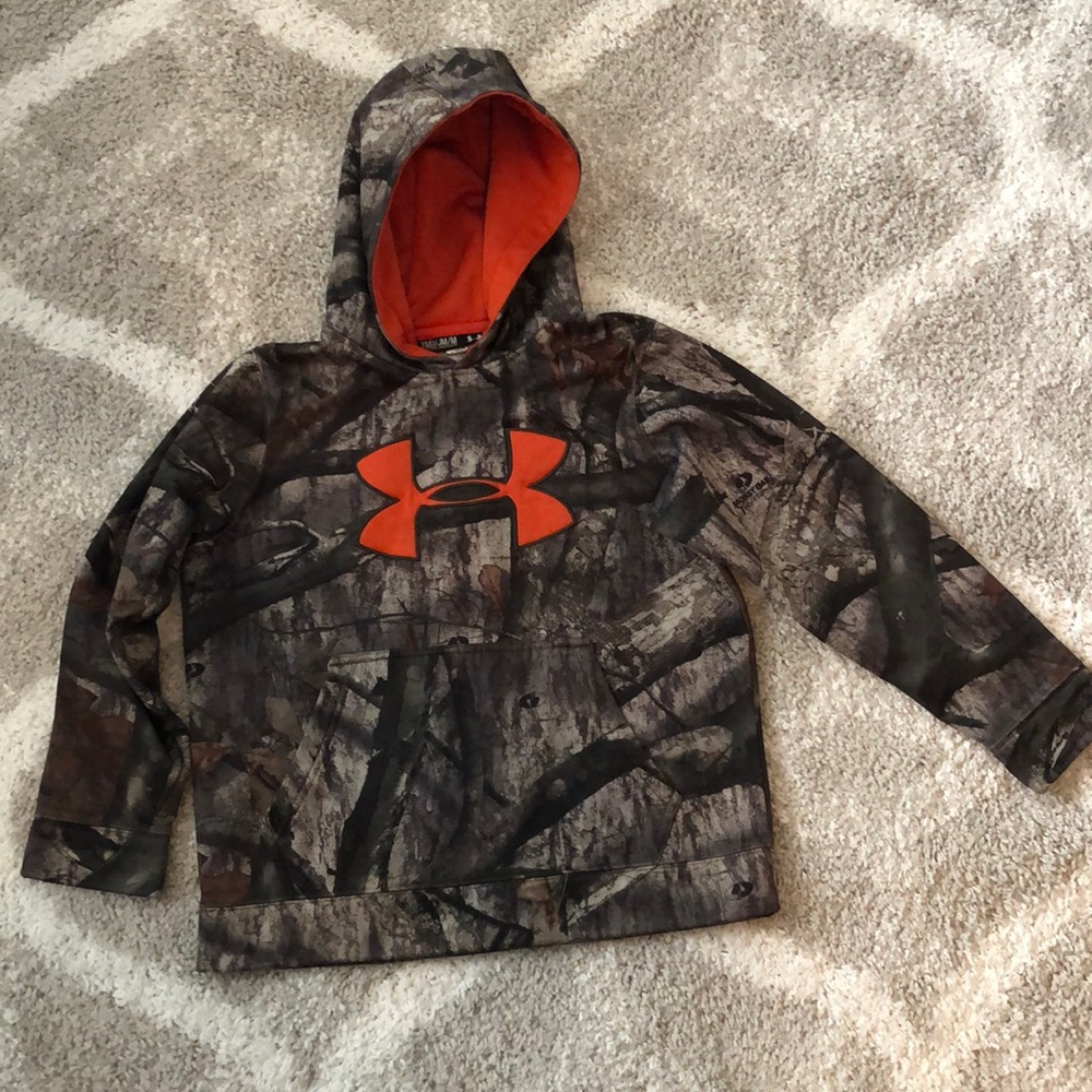Boys Under Armour camo hoodie, youth medium